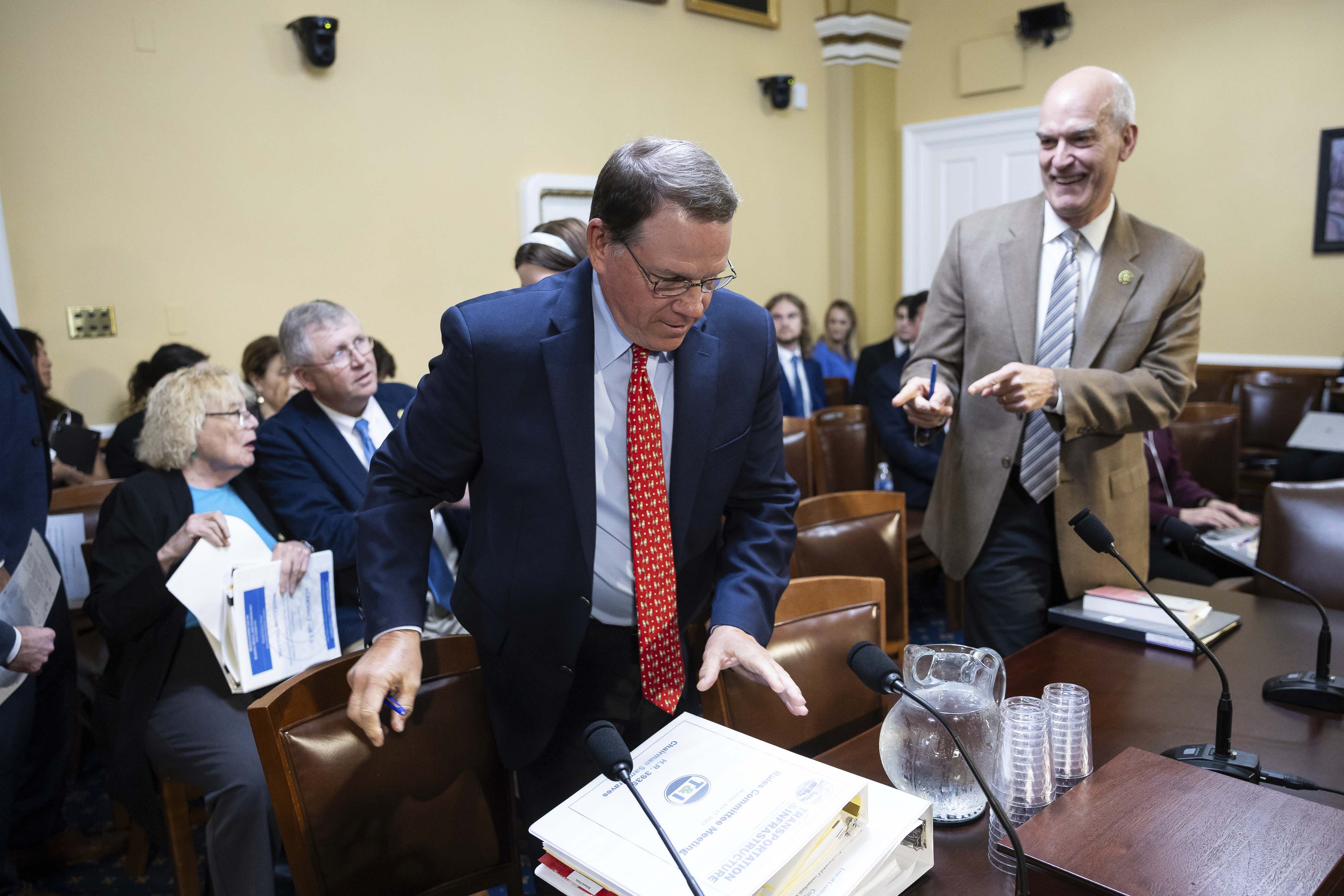Reps. Sam Graves (R-Mo.) and Rick Larsen (D-Wash.). Reps. Sam Graves (R-Mo.) and Rick Larsen (D-Wash.).